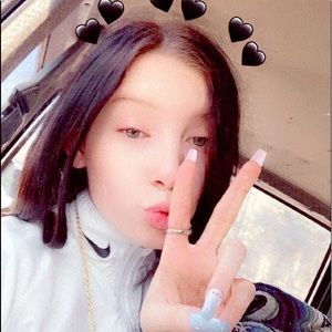 Meet your Posher, Alexis